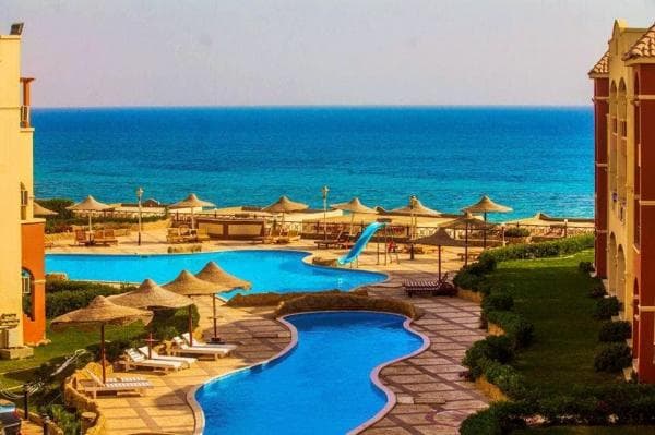 غدا.. فالكون تنظم مباراة لنجوم الكرة العالمية والمصرية بالساحل الشمالي لتنشيط السياحة